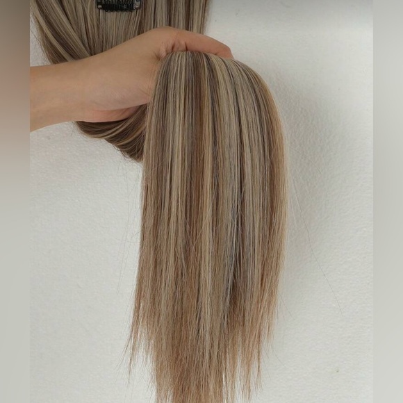 Light Brown With Light Blonde highlights Hair Extensions 24 in - Human blend - Picture 9 of 10